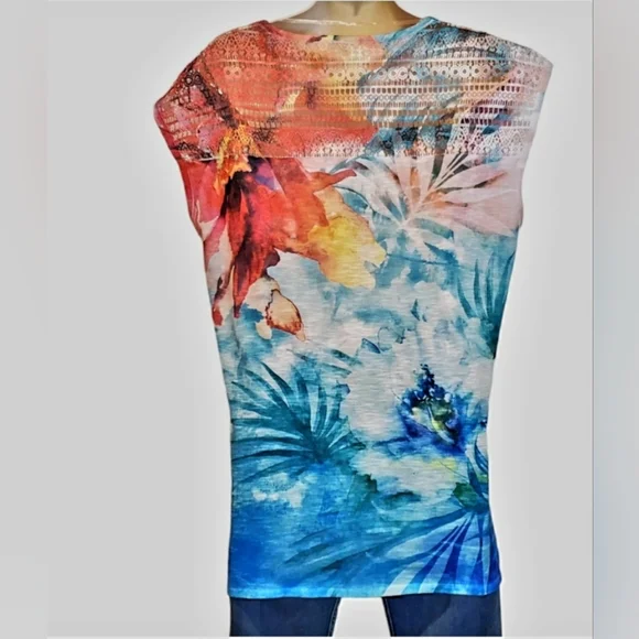 Time and Tru Floral Watercolor Tie-Hem Top in Blue, Red, Yellow - Picture 4 of 6